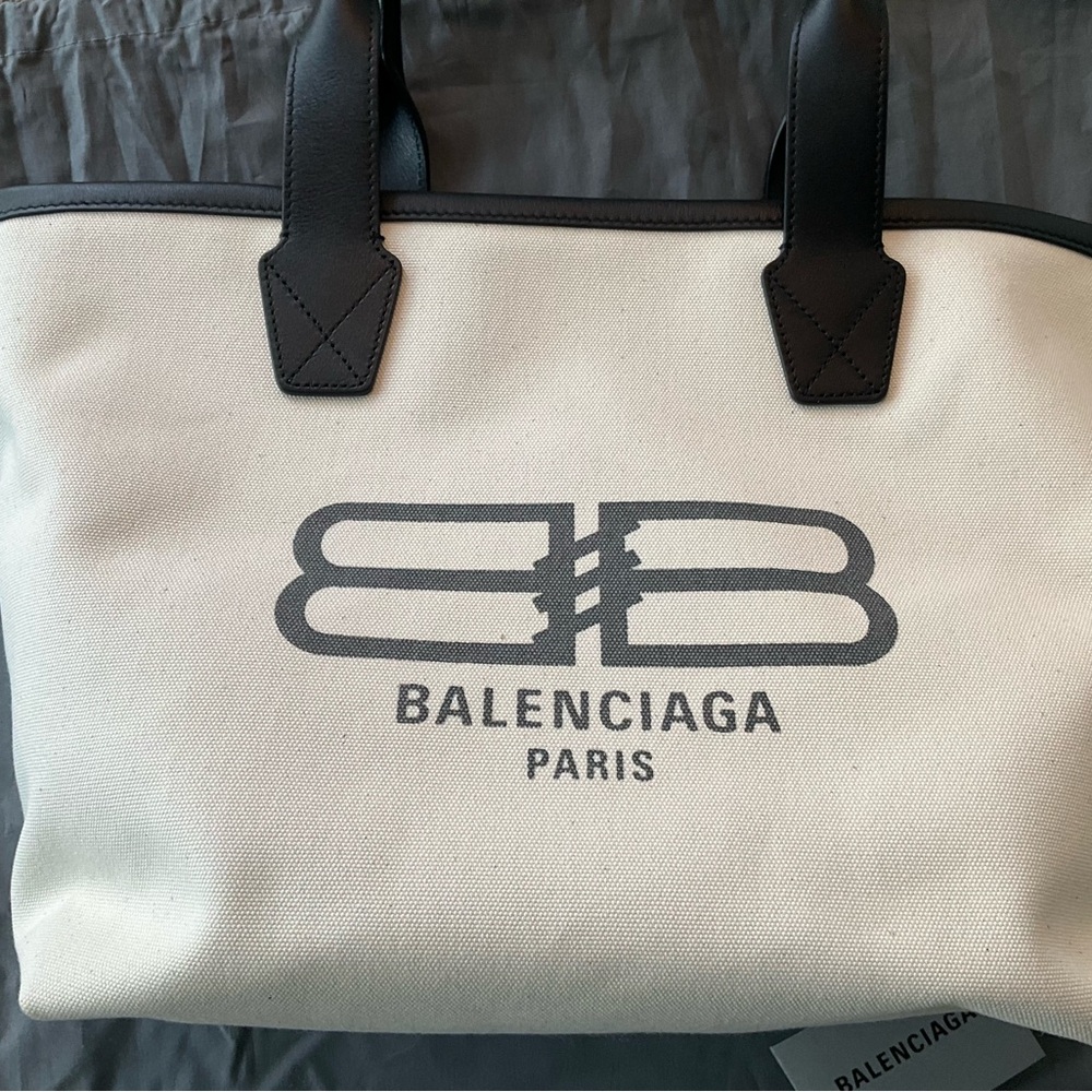 Balenciaga Tote JUMBO Ivory & Black Canvas Bag - Picture 3 of 13